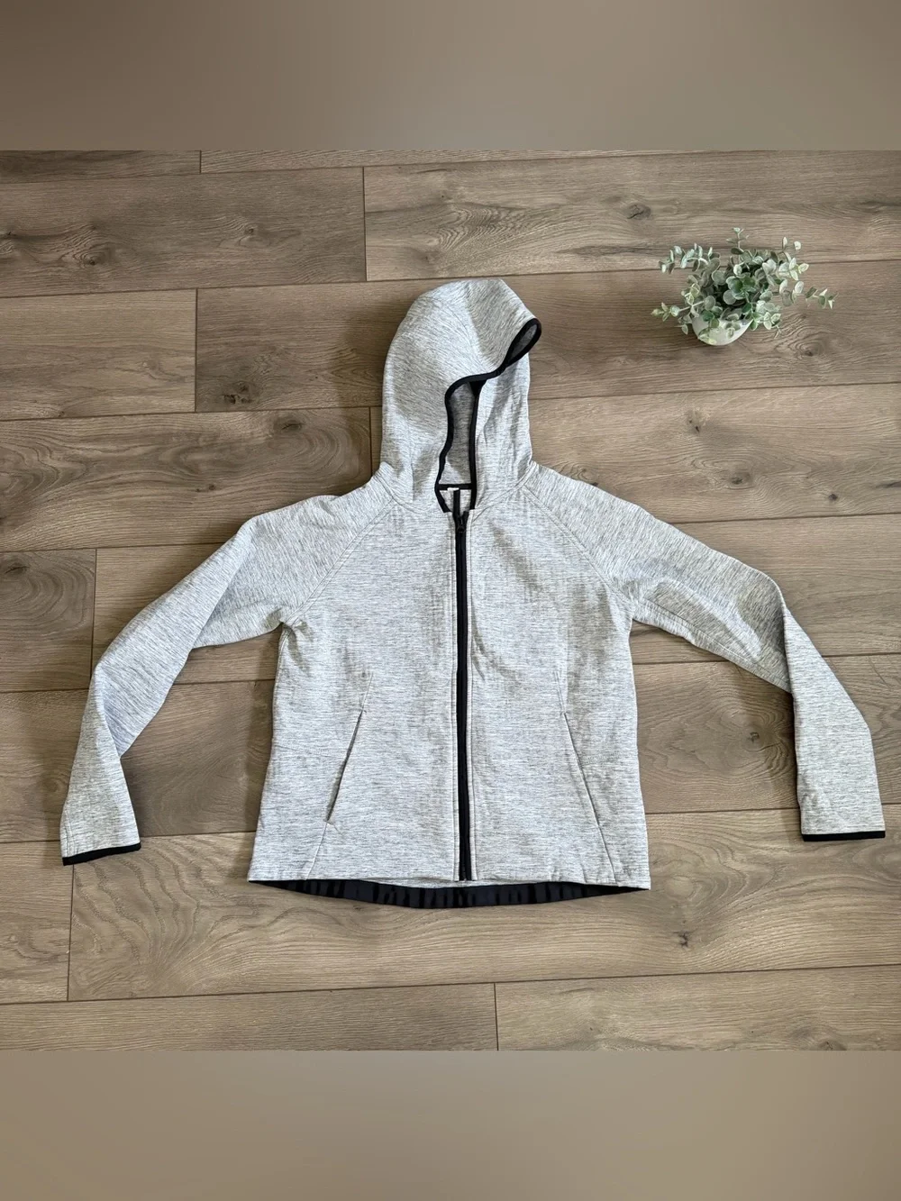 LULULEMON City Bound Women’s Light Gray Hooded Full Zip Jacket Size 6 - Picture 4 of 12